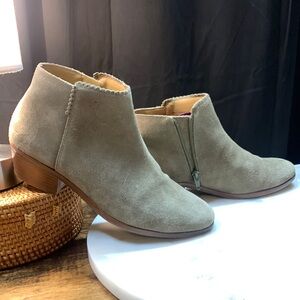 Jack Rogers Size 8 Bailee Olive (olive-tan) Suede Leather Ankle BOOTS